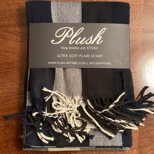 ‼️NWT‼️Plush Ultra Soft Plaid Scarf